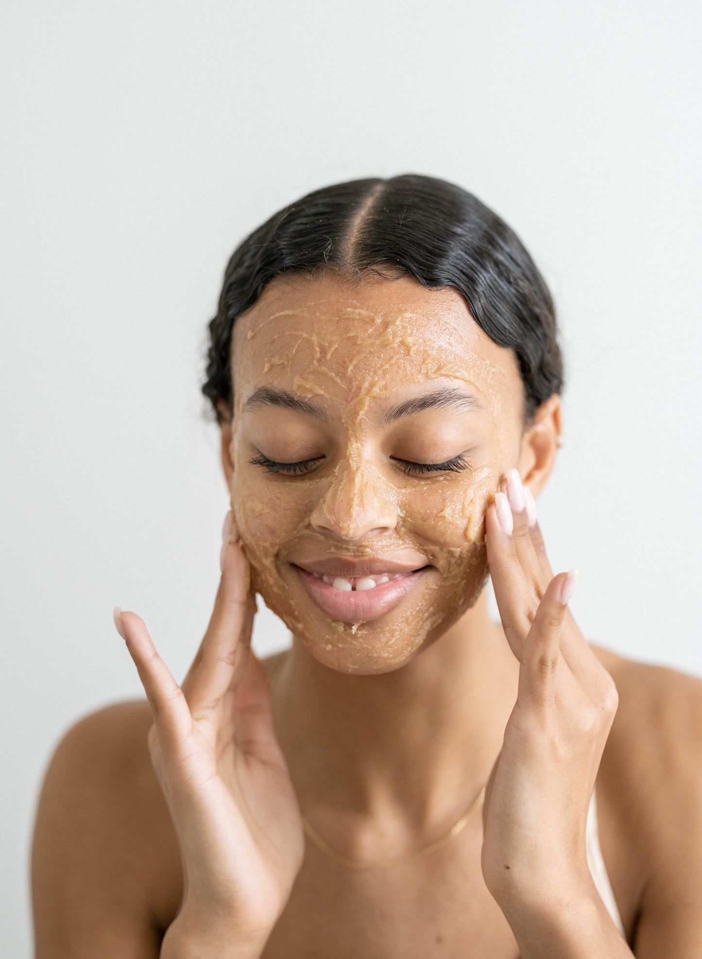EarthTonics- Honey & Bamboo Facial Scrub